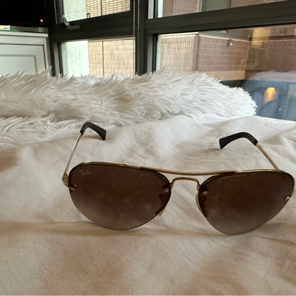 Ray-Ban Iconic Aviator - Picture 2 of 2